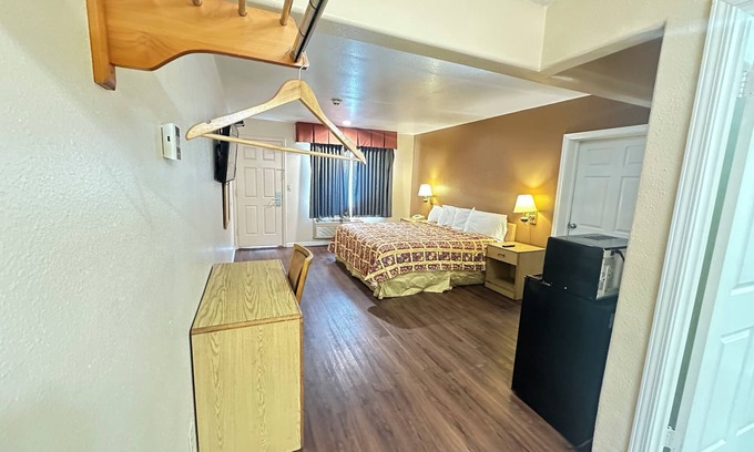 Watsonville Hotel | ROYAL INN