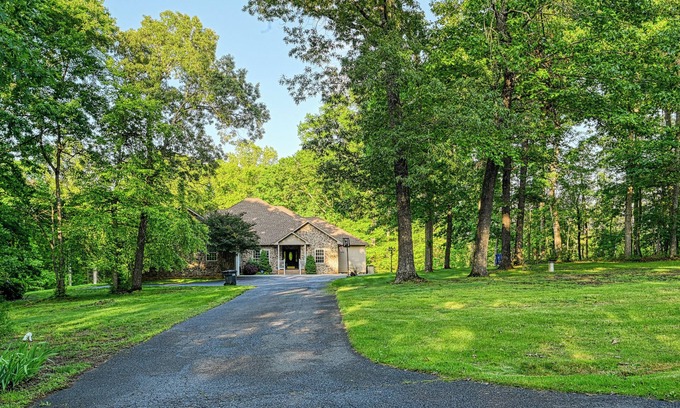 Cats Paw House | Royal Oaks Private Oasis - Lake Getaway