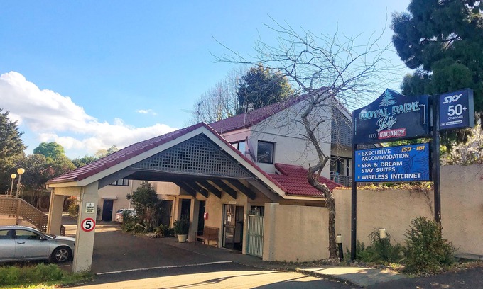 Greenlane Hotel | Royal Park Lodge