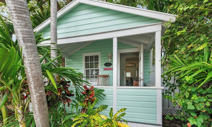 Old Town Cottage | ~ROYAL POINCIANA COTTAGE~ Come and indulge yourself in some KW sunshine!