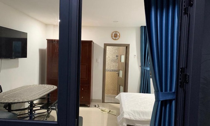 Binh Thanh Bed & Breakfast | Royal Room with airy & spacious balcony
