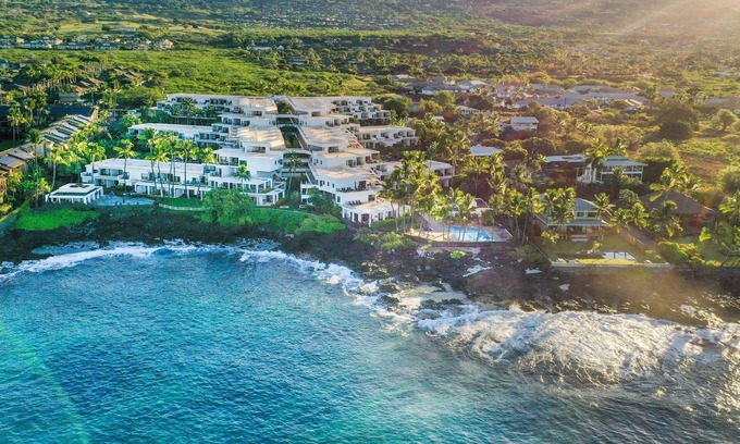 Historic Kailua Village Resort | Royal Sea Cliff Family Resort, 2 OV Pools, Large Lanai, workspace, Ali'i Drive!
