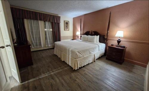 Lobdell/Woodale Hotel | Royal Suites Baton Rouge near LSU and Airport