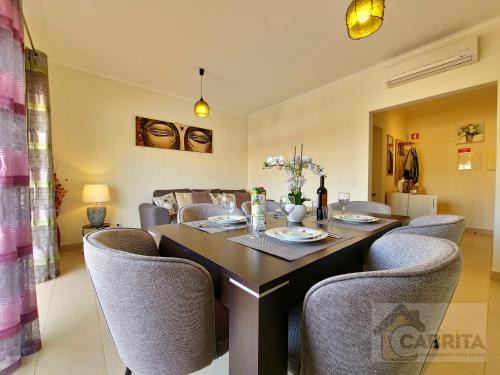 Canada Apartment | Royal Sunrise T2 by YHA