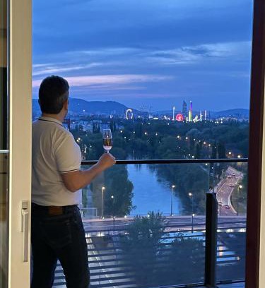 Erdberg Apartment | Royal Swan Skyline, Wien
