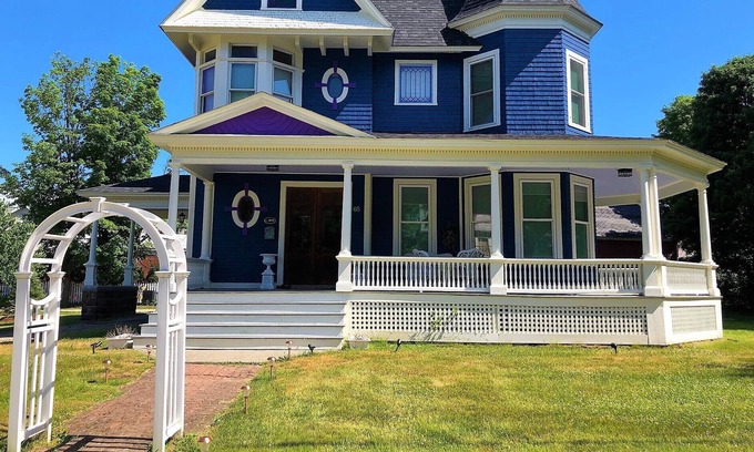Eastern Vermont House | Royal Victorian North of Stowe - Wood Fireplace - Covered Porch - Fire pit