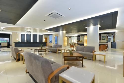 Ratchathewi Hotel | Royal View Resort - Rang Nam