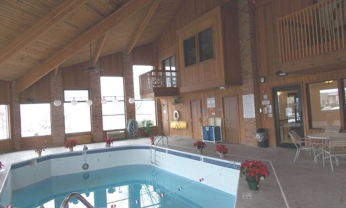 Wilmington Hotel | Royalton Inn and Suites Wilmington