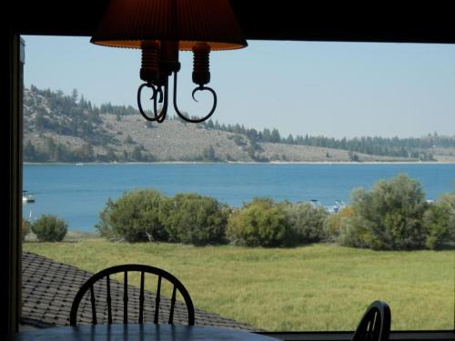 June Lake Apartment | Rr-edgewater10