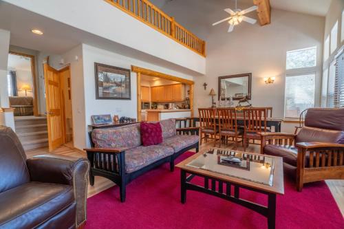 June Lake House | RR-Hideaway Down Cyn 104