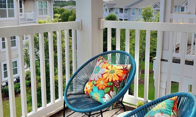 Durham Apartment | RTP Condo near RDU airport + Pool & Amenities
