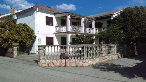 Karlobag Apartment | Ruža i Natalija