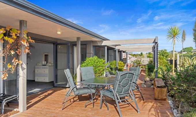 Ruakaka House | Ruakaka River Retreat - Ruakaka Holiday Home