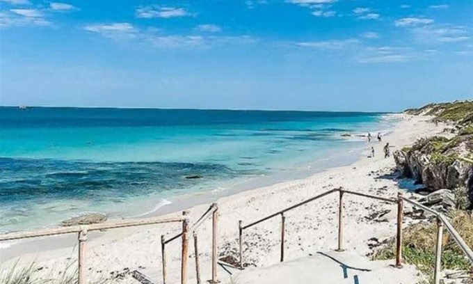 Iluka House | Rubi's Coastal Retreat by Swanbnb Management