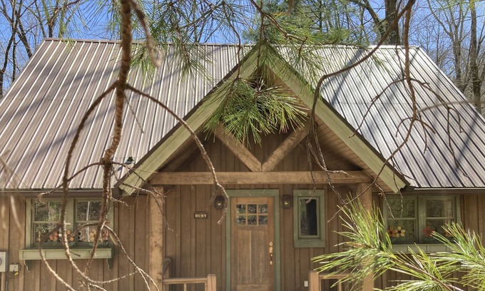 Wiley Cottage | Ruby Cottage in Splendor Mountain's Forest