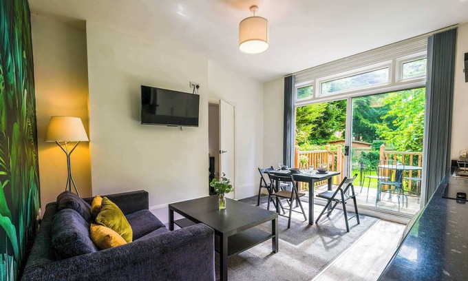 Moseley Apartment | Ruby Suite Moseley Mews by StayStaycations