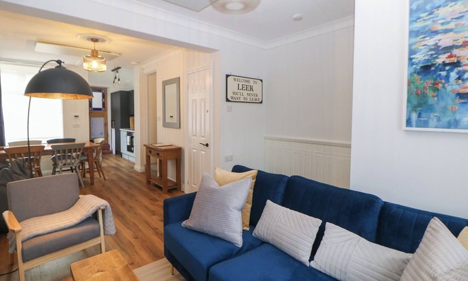Leek Cottage | RUDYARD HOUSE, pet friendly, character holiday cottage in Leek