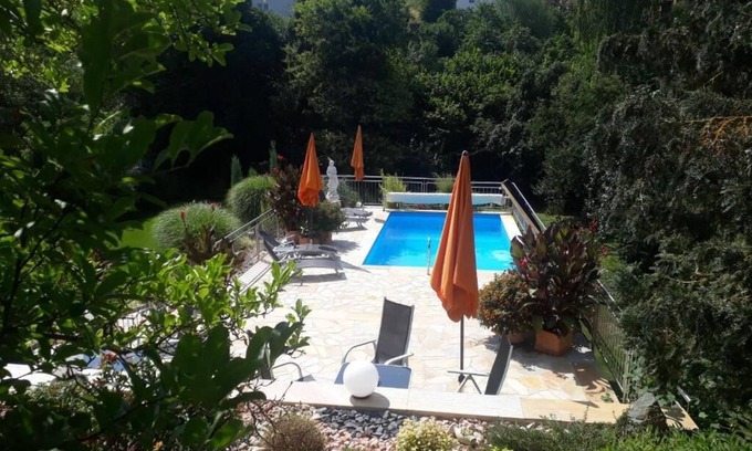 Mainstockheim Apartment | Ruhige Ferienwohnung mit Sonnenterrasse und Pool im Weinort Mainstockheim