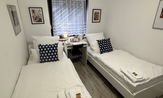 Langenfeld Apartment | Ruhiges & Gemütliches Kleines Doppelzimmer in Top Lage