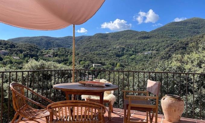 Reynes Cottage | Ruim Catalaans Vakantiehuis met Uitzicht