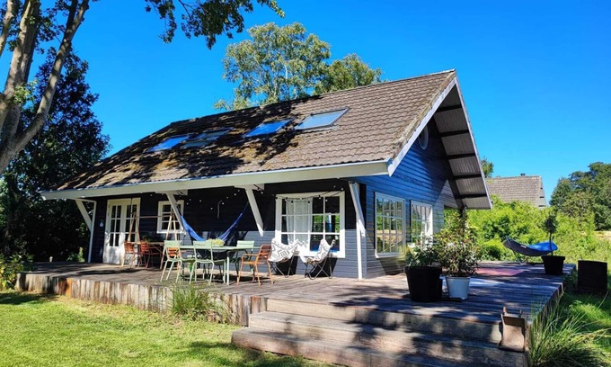 Vinkeveen House | Ruim Vakantiehuis met Grote Tuin in Vinkeveen. 10min van Amsterdam