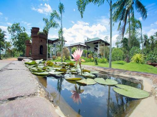 Polonnaruwa Hotel | Ruins Chaaya Hotel