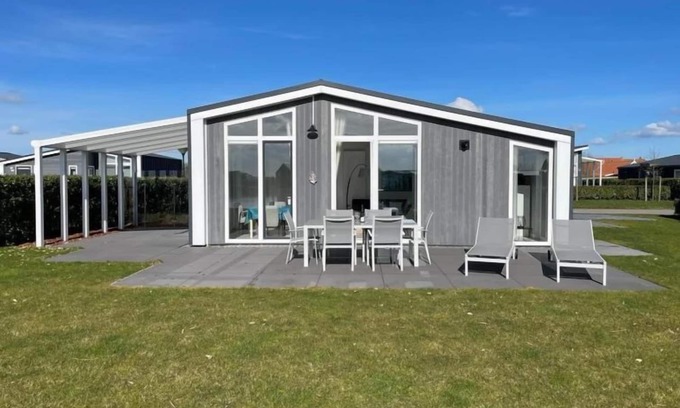 Wemeldinge House | Ruisweg 56 by Interhome