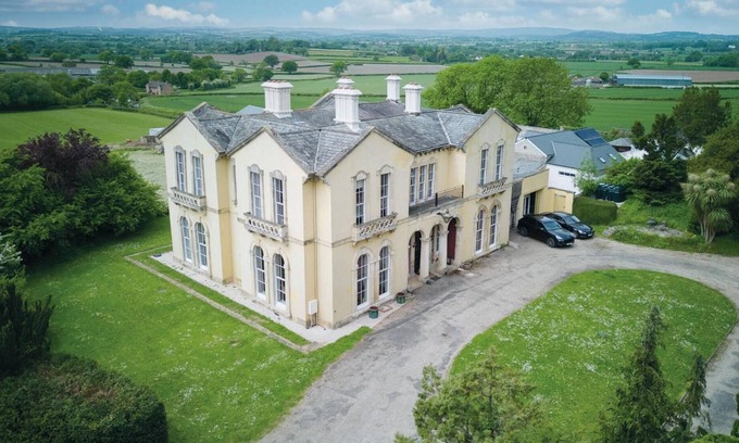 Long Barn House | Rumwell Park - 8 Bedroom Manor House- Taunton