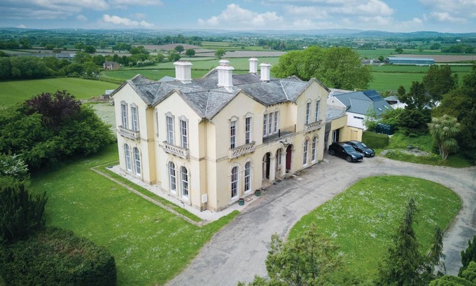 Long Barn House | Rumwell Park - 8 Bedroom Manor House- Taunton