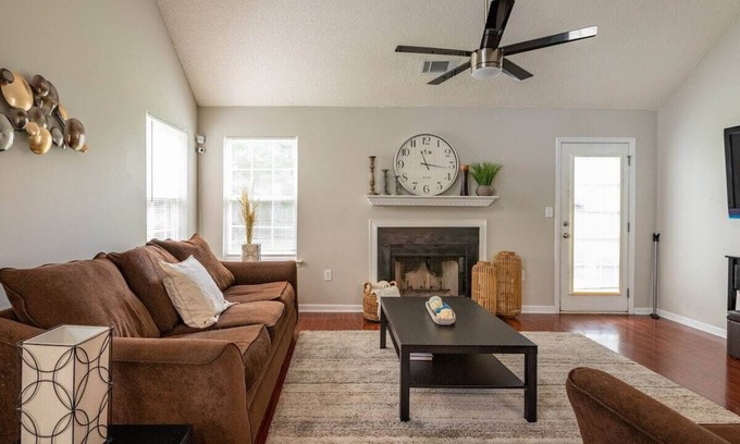 Church Street House | "Run Way Chic" Atlanta Business/Vacation home rental