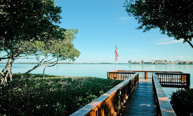 Bradenton Beach Hotel | Runaway Bay Resort by BBG