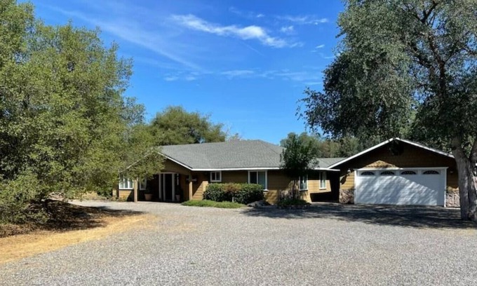 Coarsegold House | Running Quail Lake Retreat
