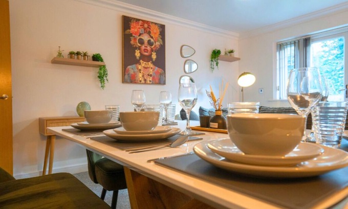 Marston Green House | Runway House with Balcony, 3 Bathroom near HS2 JLR NEC