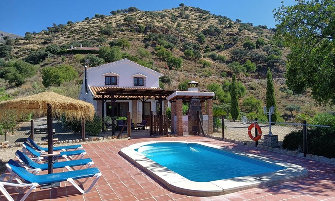 Alora Cottage | Rural 4-seater cottage with pool and barbecue