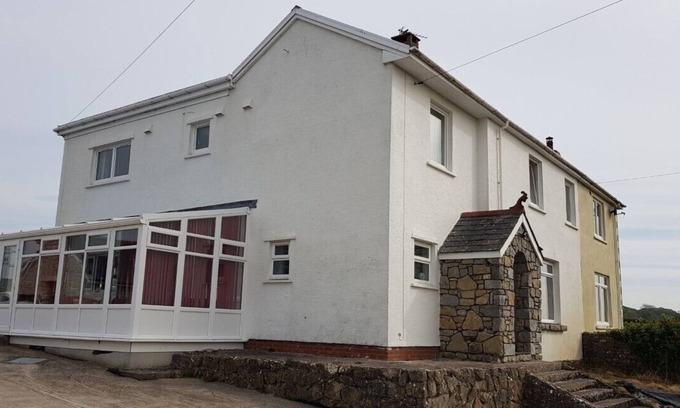 Cowbridge Other | Rural accommodation ideal for large groups