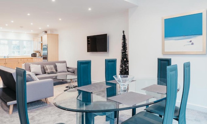 Knowle Sands House | Rural Country Suites- Knowle - (Urban City Suites)
