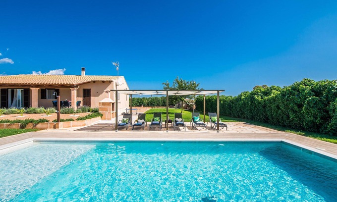 Sa Pobla Villa | Rural finca Villa del Nord with pool in Mallorca