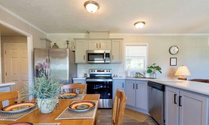 Necedah House | Rural Home on Farm, Firepit, 40 min to Dells