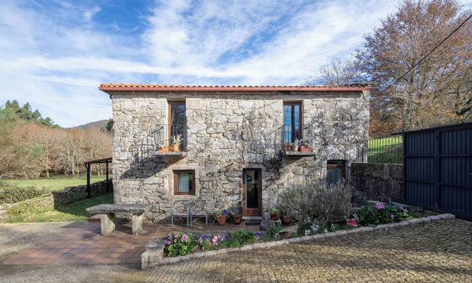 A Lama House | Rural House 'Chan Da Ra' with Mountain Views, Private Pool and Private Terrace