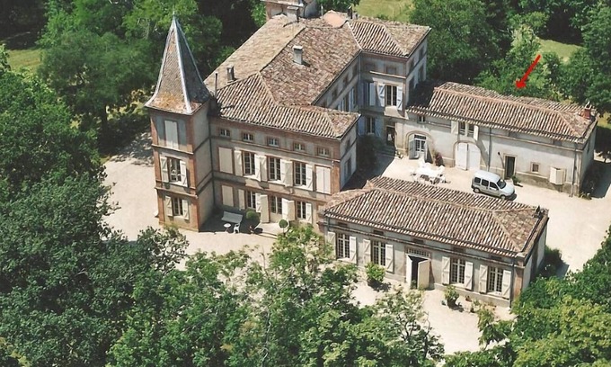 Lavaur Cottage | Rural house in a wing of the castle