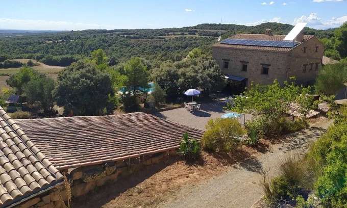 Biosca Cottage | Rural house with swimming pool for groups of up to 15 people