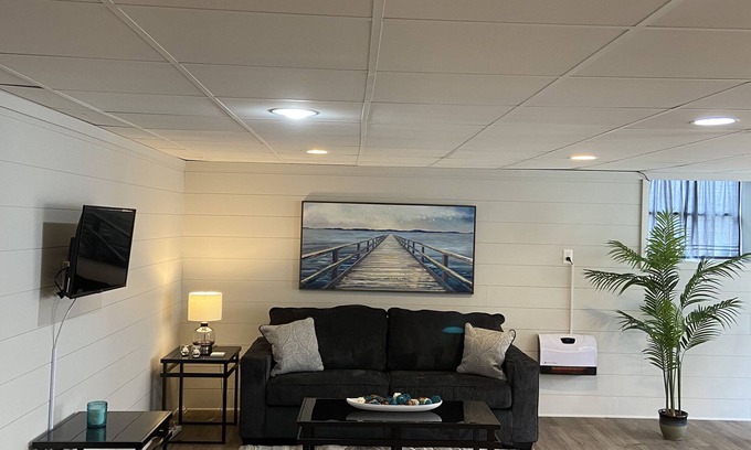 Greenbrier Apartment | RURAL OASIS-30 MINS FROM NASHVILLE