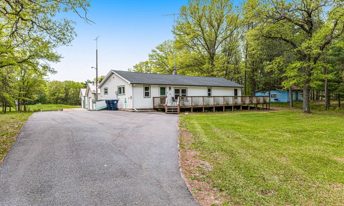 Mather House | Rural retreat near Necedah National Wildlife Refuge with deck, firepit, & grill