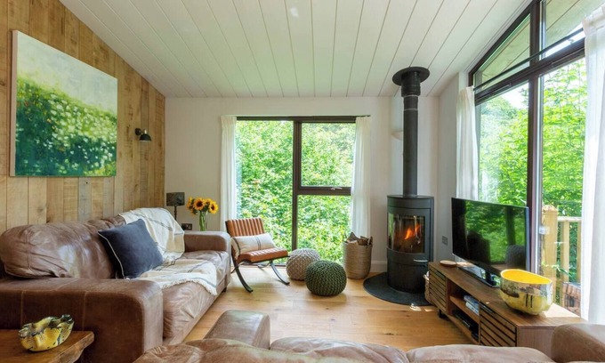 Chillington Cabin | Rural Woodland Lodge with Log Fire & Sunny Deck