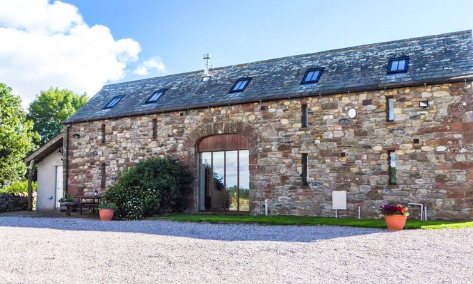 Penrith House | RUSBY BARN, pet friendly, character holiday cottage in Langwathby