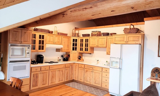 West Glacier Ski Chalet | Rustic 1 bedroom, 1 bath, 2 minutes from the West Glacier Park