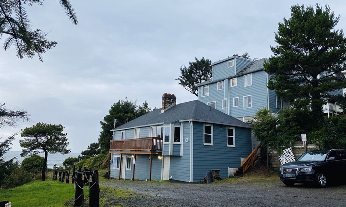 Lincoln City Apartment | RUSTIC 1 BEDROOM W/FULL KITCHEN, OCEAN VIEW DECK & REAL WOOD BURNING FIRE PLACE