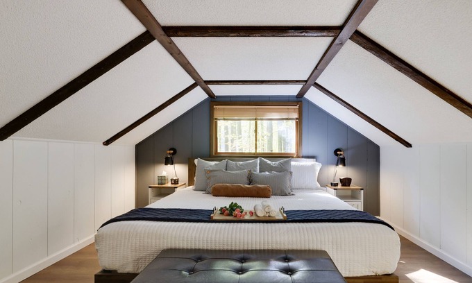 Hamlin Ski Chalet | Rustic Cabin at Poconos +Ski, 2 king beds, Pit