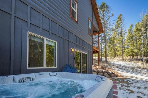 Woodland Park House | Rustic cabin charm w/hot tub, arcade basketball