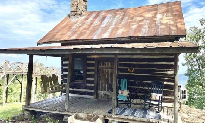 Fackler Cabin | Rustic cabin with modern amenities overlooking Lake Guntersville.